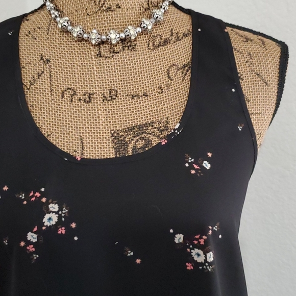 ABOUND Black floral print flowy deep armholes sleeveless top Lg. - Picture 2 of 6